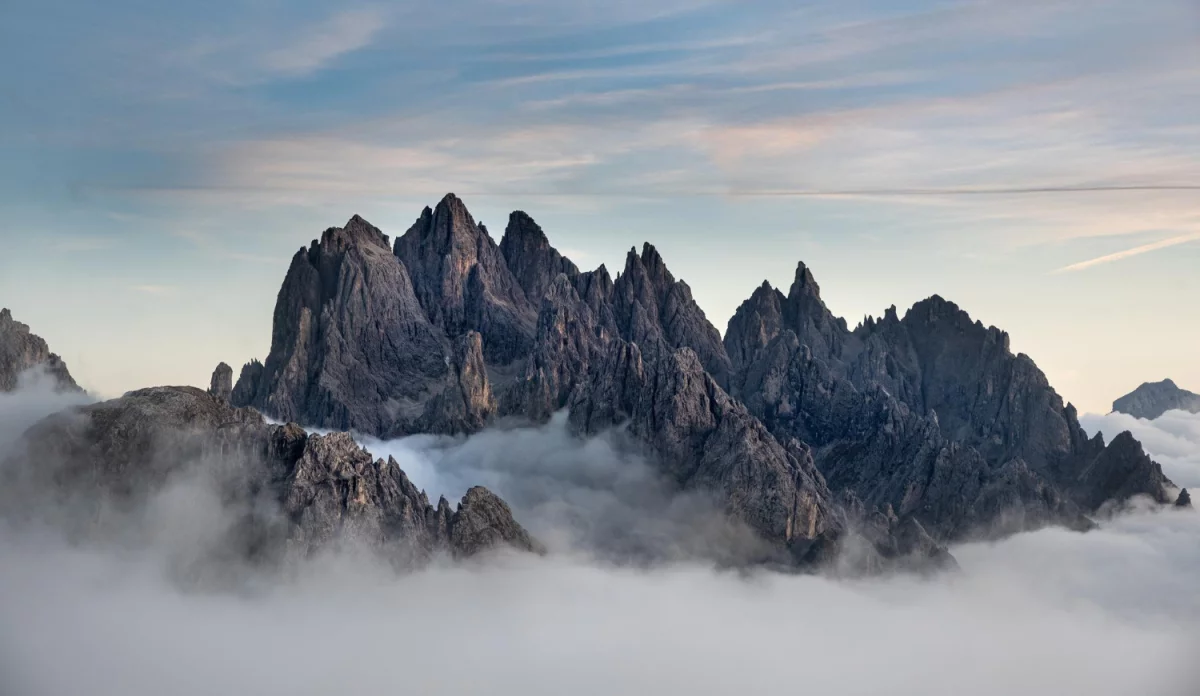 10 praktycznych sposobów na szybkie sprzątanie domu bez wysiłku: plan 30-min krok po kroku, triki na kurz i skuteczne domowe środki do łazienki oraz kuchni.